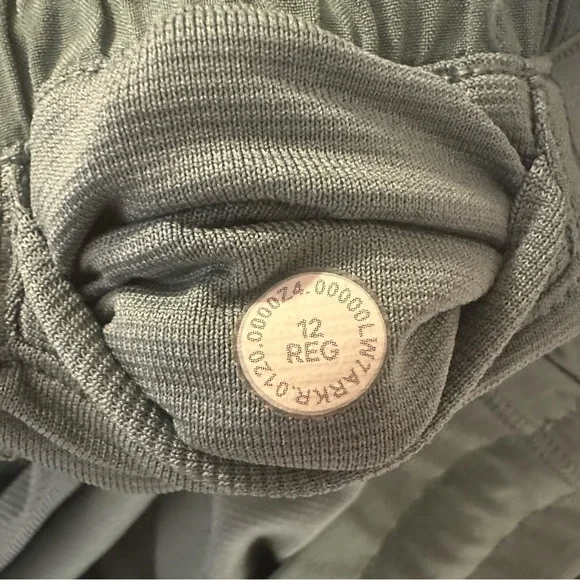 Lululemon Hotty Hot Short II 2.5" Frosted Pine Size 12 - Picture 8 of 10